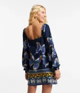 Vestido corto de viscosa y lino con estampado de mariposas, escote en pico y mangas largas abullonadas.