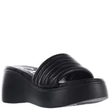 Sandalias negras con plataforma y tira acolchada.