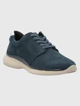 Sneaker de cuero azul marino con cordones al tono, suela de EVA color beige y detalle metalizado en el talón.