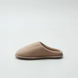 Pantuflas abiertas color beige, de punto de rizo.