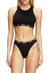 Top deportivo tipo bralette de la marca Diesel, color negro, con banda elástica inferior con el logo de la marca estampado en blanco.