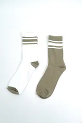 Pack de dos pares de medias estilo crew, un par en color blanco con detalles en verde militar y otro en color verde militar con detalles en blanco, ambas con diseño de rayas horizontales en la parte superior.
