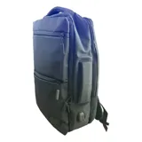 Mochila de viaje color negro con diseño funcional, compartimento para laptop y puerto USB integrado. Fabricada en material resistente al agua, cuenta con múltiples bolsillos internos y externos, y diseño antirrobo.