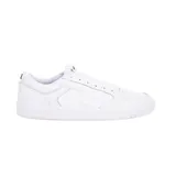 Championes Vans Lowland color blanco, de cuero sintético, con logo lateral en forma de V y suela de goma.