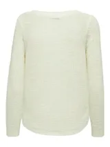 Sweater de punto color crudo, con cuello redondo y mangas largas.