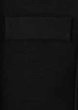 Cardigan de punto negro, de manga larga y cierre frontal con botones. Confeccionado 100% en algodón.
