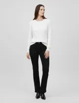 Buzo de tejido combinado marca Zac & Rachel en color blanco, con cuello redondo y mangas largas con diseño calado. Presenta un cuerpo con textura de punto acanalado.