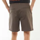 Pantalón largo color caqui, transformable en short mediante cierre.