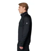 Campera técnica de polar Columbia Titanium, color negro, con cierre frontal completo, cuello alto, bolsillo en el pecho con cierre y orificios para los pulgares en los puños.