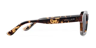 Lentes de sol cuadrados con armazón de carey y lentes negros polarizados.