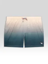 Short de baño celeste con degradado a azul marino, con cintura elástica y cordón ajustable.