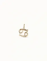 Dije de metal plateado con forma del signo zodiacal Cáncer.