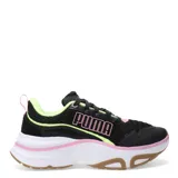 Championes de running Puma modelo Softride Divine, con diseño multicolor que combina blanco, negro, fucsia y verde neón. Presentan una estructura de malla transpirable con refuerzos sintéticos, entresuela gruesa con tecnología SOFTRIDE para amortiguación y suela de caucho con tracción zonal.