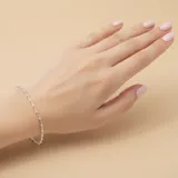Pulsera de cadena fina de plata 925 con pequeñas esferas intercaladas a lo largo de toda la pieza.