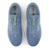 Championes de running New Balance modelo 520 v9, color celeste con entresuela blanca Fresh Foam y la letra "N" plateada en el lateral.