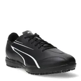 Championes de fútbol 5 Puma modelo Vitoria TT, color negro con detalles en blanco. Presentan una suela de goma con relieve para mayor tracción en canchas de césped sintético y cierre mediante cordones.