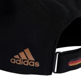 Gorro Adidas negro con el escudo de la selección alemana de fútbol en el frente.