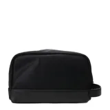 Neceser Tiffosi modelo Swipe, color negro, con diseño minimalista, cierre superior y detalle de logo metálico en el frente.