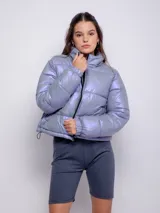 Calza corta de lycra color gris azulado con brillos.