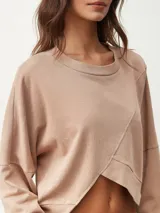 Buzo manga larga color celeste con diseño irregular y corte crop.