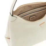 Cartera tipo hobo Guess modelo Kassie, color blanco, con cierre superior y correa ajustable. Presenta un dije colgante en forma de oso y detalle de logo triangular metálico en el frente.