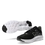 Championes deportivos New Balance modelo 411 V3, color negro con detalles en gris y suela blanca. Presentan un diseño de malla transpirable, cierre con cordones y el logo característico en el lateral.