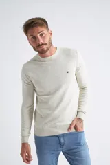 Sweater de algodón en butoné color verde, con cuello redondo, puños y dobladillo acanalados, y logo bordado en el pecho.