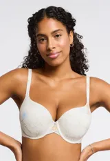 Soutien de lycra celeste con aro y copa preformada, de la marca Montelle. Breteles fijos con largo regulable.