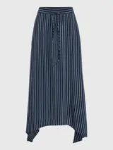 Falda midi azul marino con rayas verticales blancas, cintura elástica con cordón y dobladillo asimétrico.