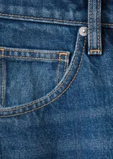 Jeans de denim azul de corte wide leg, tiro medio y diseño clásico de cinco bolsillos.