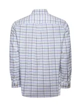 Camisa de franela de algodón orgánico para hombre, con diseño de cuadros en tonos celestes, azules y oscuros sobre base blanca. Presenta cuello abotonado, cierre frontal de botones, bolsillo aplicado en el pecho y un pequeño bordado distintivo de la marca RKF.