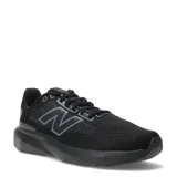 Championes de running New Balance modelo 413, color negro, confeccionados en malla transpirable con entresuela de amortiguación EVA y suela de goma para mayor tracción.