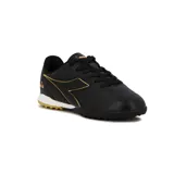 Championes de fútbol Diadora Barrica Futbol TF, color negro con detalles dorados.