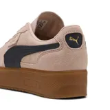 Championes Puma Palermo Elevated, color rosa con detalles en azul marino y suela marrón.