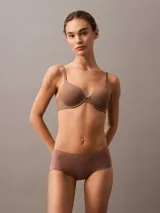 Boyshort color marrón, sin costuras, con cintura elástica con logo de Calvin Klein.