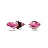 Aros de botón Swarovski color rosa con cristal facetado y cierre en forma de punta con cristales de talla redonda en engaste pavé. Terminación metálica color oro rosa.