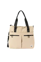 Bolso tipo shopper de color beige, con doble asa de hombro y tirantes negros, bolsillos frontales con cierre y tiradores de argolla metálica.