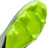 Championes de fútbol Nike Zoom Vapor 15 Academy, color plateado con detalles en negro y verde flúor.