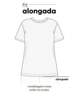 Remera color beige de corte alargado, cuello redondo y mangas cortas. Estampado frontal con una mariposa azul rodeada de elementos celestiales.