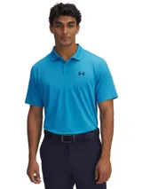Chomba Under Armour de golf, color azul brillante, con cuello de punto plano acanalado y tapeta con botones. Presenta el logo de la marca estampado en el pecho.