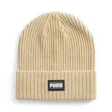 Gorro de lana Puma color beige, con diseño acanalado y logo rectangular de la marca en el frente.