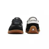 Championes Converse Run Star Trainer, color negro con detalles en blanco y suela de goma marrón.