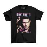 Remera negra de algodón con estampado estilo bootleg de Ricky Martin, incluyendo fotografías del artista y el texto Livin la Vida Loca.