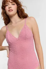 Body negro con estampado animal print, breteles finos y copas removibles.