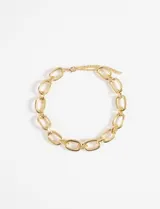 Collar dorado con eslabones grandes ovalados y cadena de extensión con cierre de mosquetón.