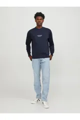 Buzo azul marino de manga larga y cuello redondo, con logo 'Originals Studio' estampado en el pecho.