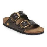 Sandalias Birkenstock Arizona Big Buckle, color negro con textura tejida, hebillas grandes doradas y plantilla de corcho.
