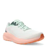Championes de running Merrell modelo Morphlite, diseñados para terrenos mixtos. Presentan una capellada de malla técnica en tonos blanco y verde menta, con una entresuela de espuma FloatPro™ en color salmón y suela de goma naranja de alta tracción.
