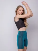 Calza ciclista color violeta brillante, con cintura elástica.