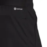 Short deportivo negro con cintura elástica y bolsillos delanteros con cierre. Presenta un gran logo de Adidas en color blanco en la parte inferior de la pierna derecha.